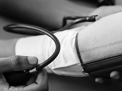 昆明市青少年特发性脊柱侧凸患病率及相关因素分析