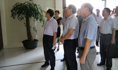 区委梁冠斌副书记携各口领导观看我司