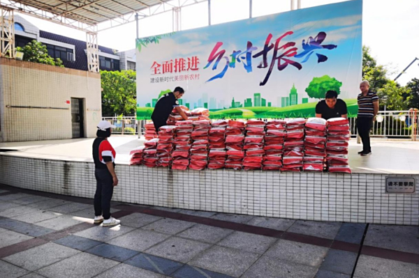 天润粮油 | 守护一方粮食安全，“广东丝苗米”专车驶向中山南朗街道长者安康工程