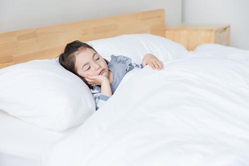 婴儿床垫选购全攻略：安全、舒适与健康的关键考量