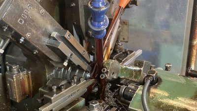 Improving the accuracy of fine machined parts by reducing machine vibration