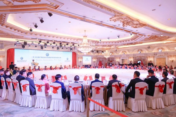 罗兰女士亮相国际论坛：以东方美学赋能“一带一路”