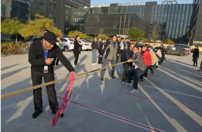 公司举办2019年秋季拔河比赛