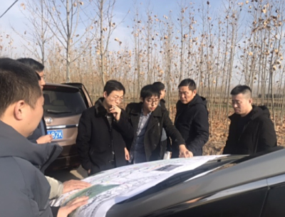 临汾交通运输局领导和省厅专家对民航机场连接线项目进行实地踏勘指导