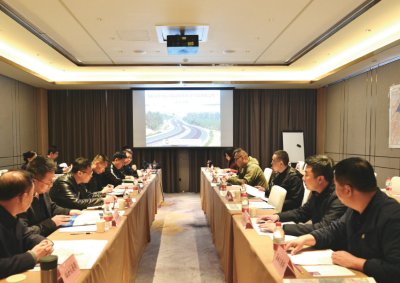 省、市、县领导及专家组听取国道241线翼城县石桥至梁壁段改线工程可行性研究报告评审汇报