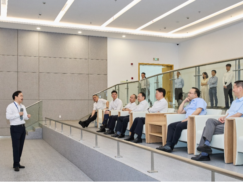 重庆市副市长江敦涛一行莅临新华三未来工厂调研考察