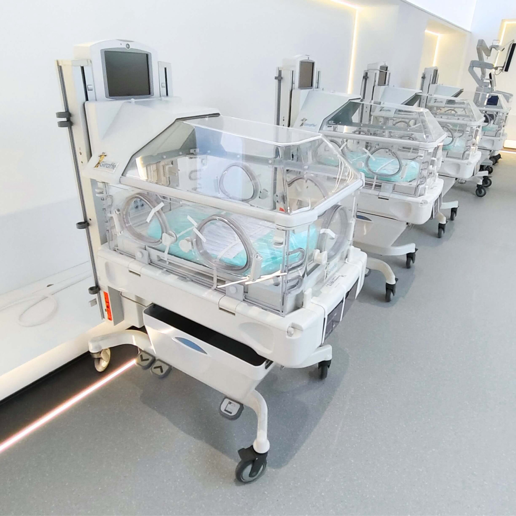 库存 GE Giraffe新生儿培养箱