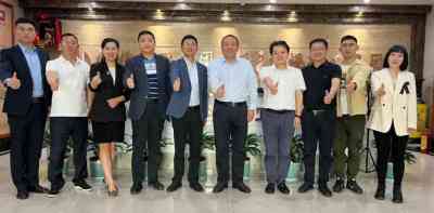 热烈欢迎当阳市副市长、工商联主席邓星一行莅临我司！