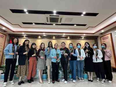 铿锵玫瑰 光芒万丈 友焜集团祝全体女同胞节日快乐