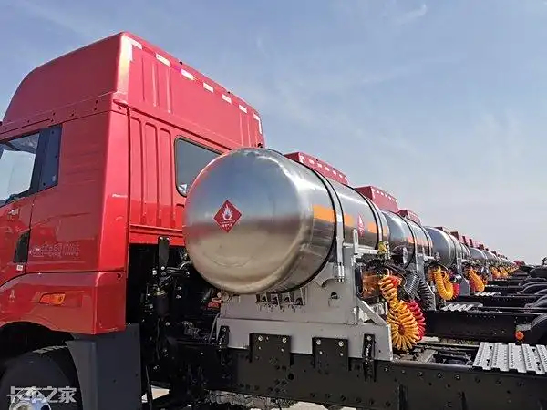 同样是国六，为何燃气车要使用三元催化器？