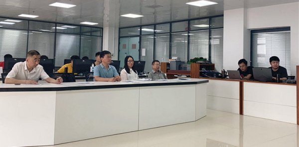 金融局有关领导一行莅临我公司参观指导工作