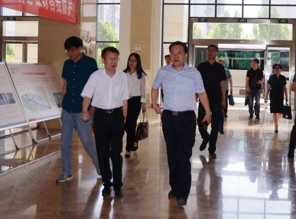 南阳市委常委、常务副市长景劲松一行莅临我公司现场办公