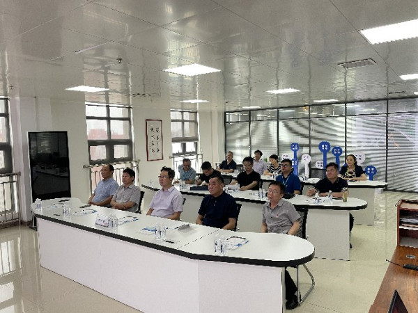 南阳市人民政府党组成员、副市长范勇一行到我公司进行现场办公