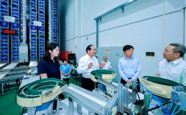 安顺市市委书记杨昌鹏一行考察中关村e谷对接落地企业