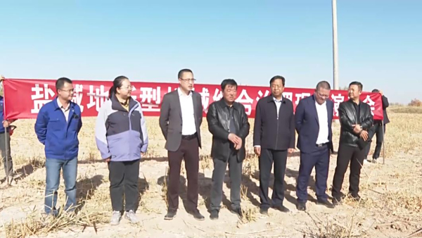 敦煌市召开盐碱地新型机械综合治理现场会