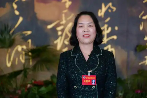 干在实处 满怀信心｜钟小仙委员：破“碱”重生，让盐碱地变饲草“绿洲”