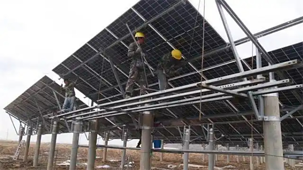 荣成：盐碱地里“长”出新能源