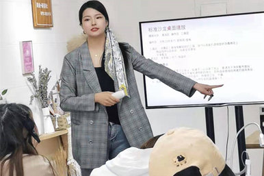不为人生设限的女生可以活成什么样？