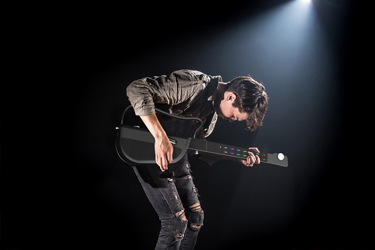 HIGHLIVE无弦吉他｜改写年轻人音乐启蒙规则，0门槛玩转智能乐器