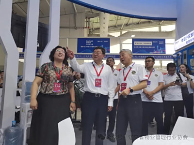 中物协王志宏会长莅临我会展区视察指导