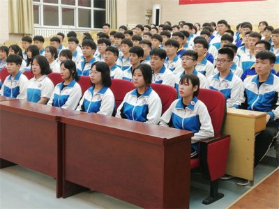 我校召开学生会干部培训会