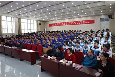 党史进校园，师生聆听市委党史专家报告会