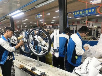 这份年终奖励真棒! ——玉田职教中心学生李明爽在岗位实习中被评为年终优秀实习员工