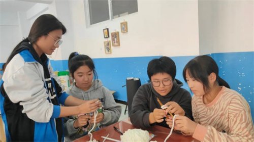 有爱的围巾，感恩的孩子