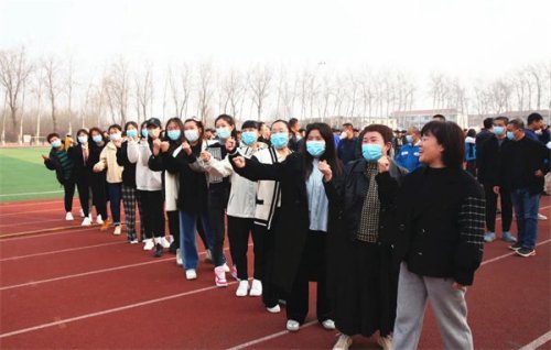 【女神节】谁说女子不如男，拔河比赛见真章