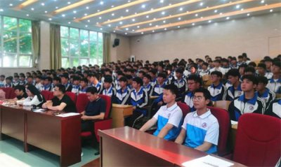 小演讲展现大风采