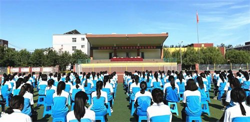 汲取榜样力量，坚定理想信念