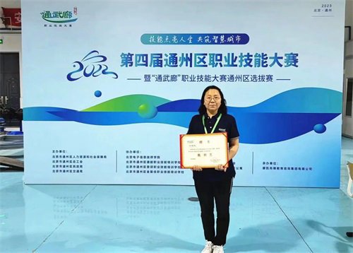 汽修女教师练成行家里手