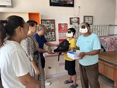 3个孩子90个“爸妈”