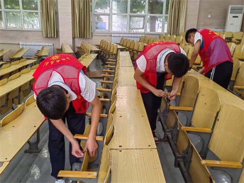 活跃在校园里的志愿者