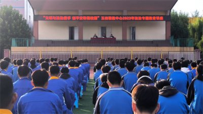 文明与法治携手 创平安和谐校园