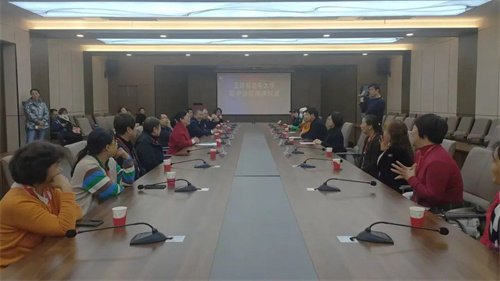 老年大学开到了职中