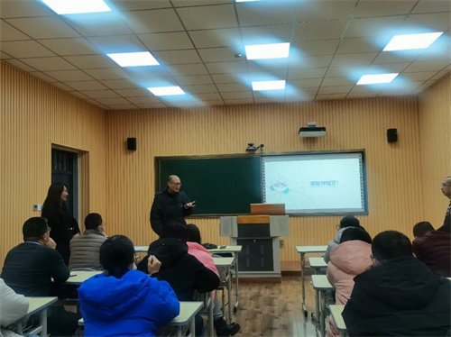 “名师大讲堂”赋能教师专业化成长