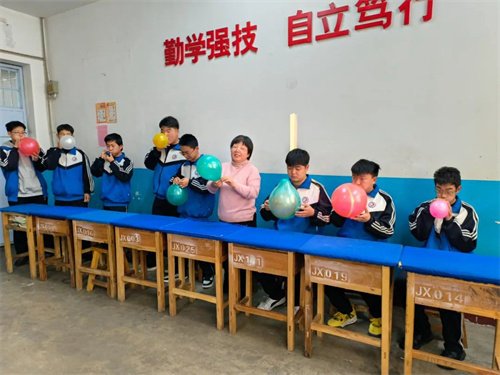 这个元旦导师与学生们一起庆祝