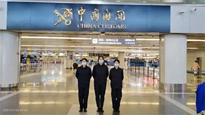 服务春运助两会 情系学生保安全