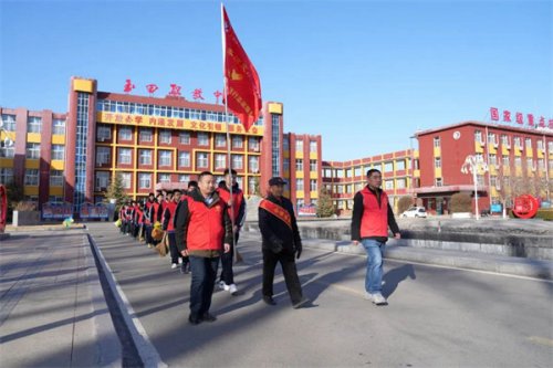 践行雷锋精神，我们在行动