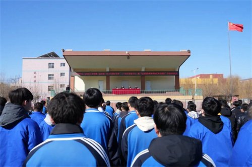 传承新时代雷锋精神 争做向上向善好青年