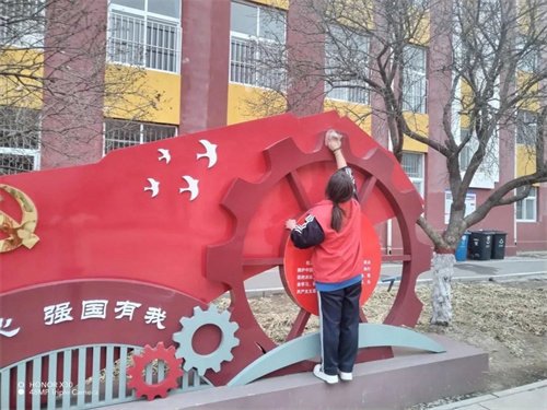 践行雷锋精神，美化校园环境志愿活动