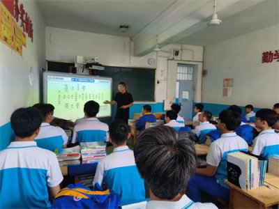 智能制造产业学院邀请企业专家进课堂,助推双导师协同育人