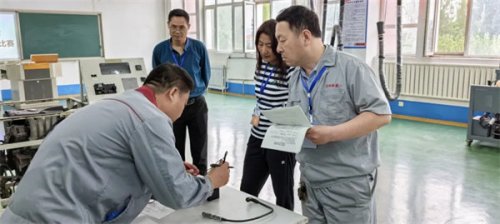 快来围观老师们的硬核实力——机加专业部举行第十八届技能节暨四级联赛（校赛）教师技能比武