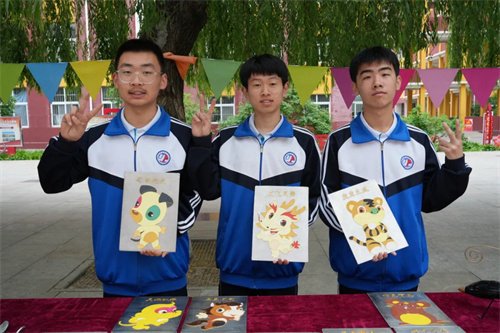 为家长颁奖，让家庭分享——我校隆重举行优秀学生表彰大会暨家长开放日活动