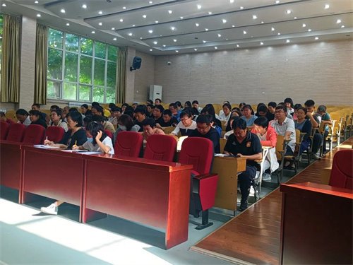 聚焦班级管理 探索育人智慧