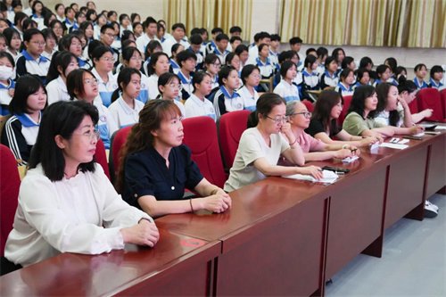 财经专业部举办“匠心筑梦，不负韶华”演讲比赛