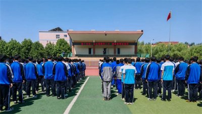 特邀企业经理来校做旗下讲话