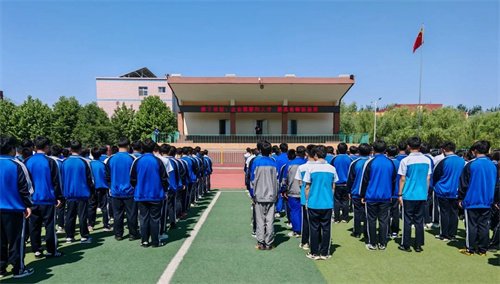 特邀企业经理来校做旗下讲话