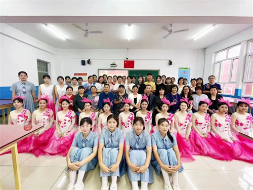 综合专业部开展“感念师恩”教师节主题活动